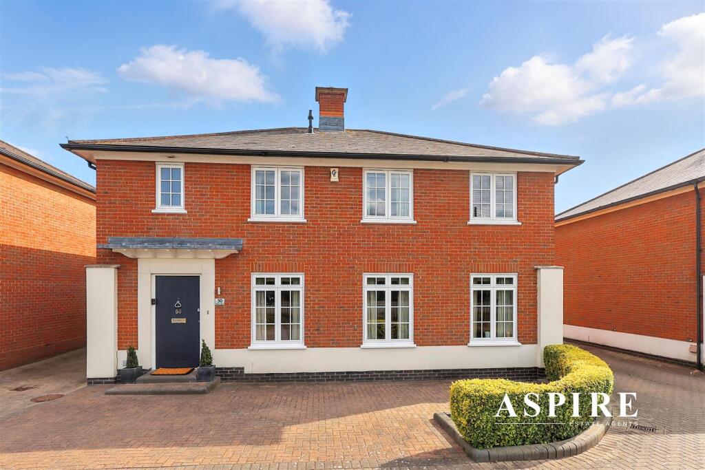 4-bed detached on VIDEO PRESENTATION INSIDE - Kelso Close, Rayleigh, £650,000