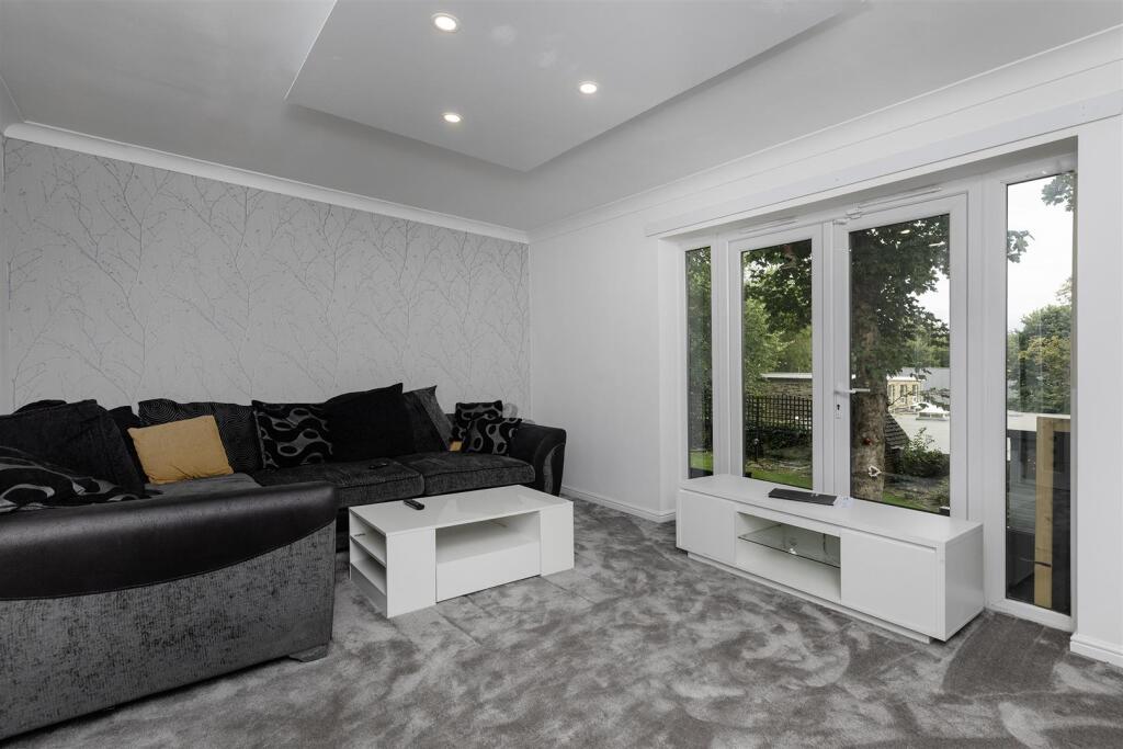 House in Huddersfield - View 2