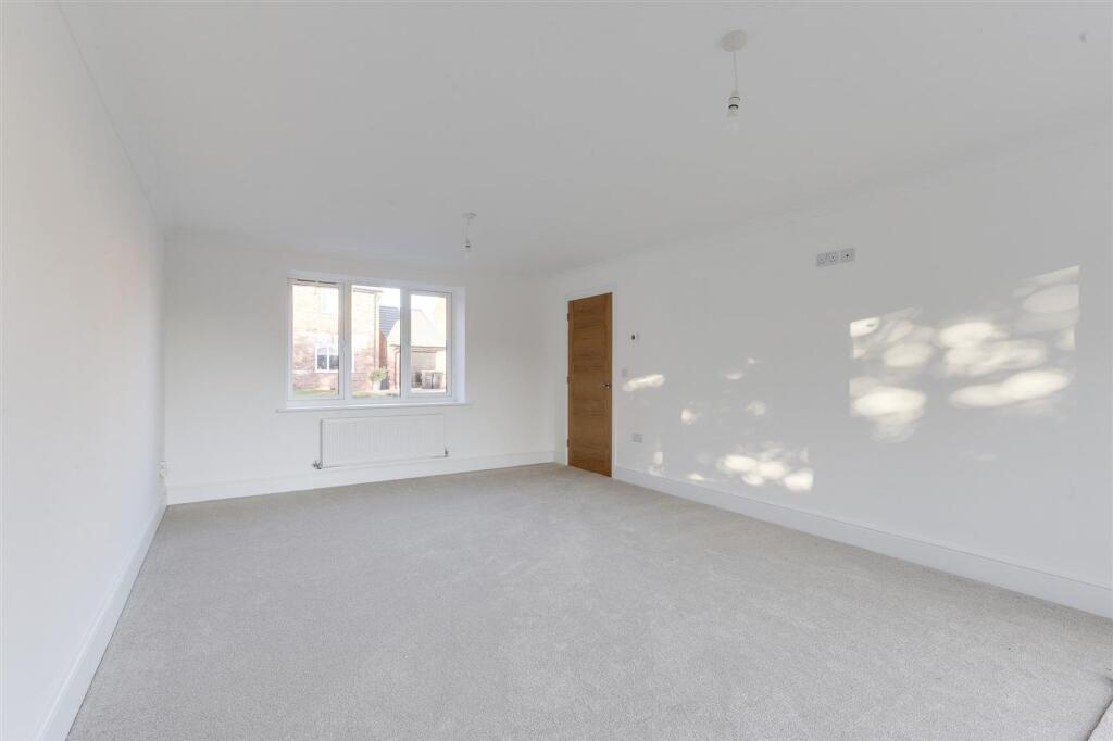 House in Ashfield, Hucknall - More