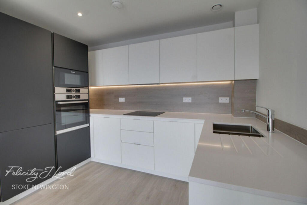 Newnton Close, London photo 4
