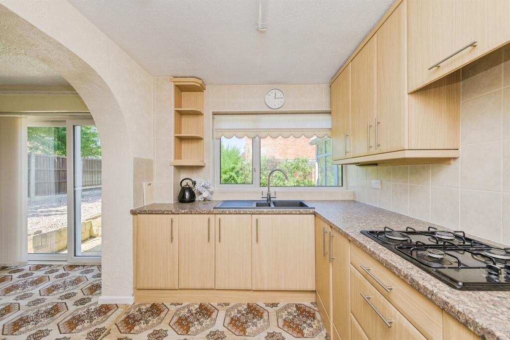 Edgar Close, Tamworth - View 5