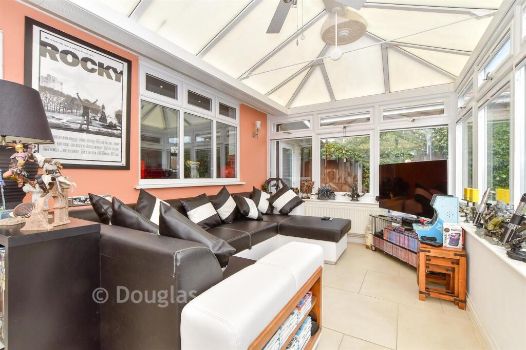 House in Southend-on-Sea - View 4