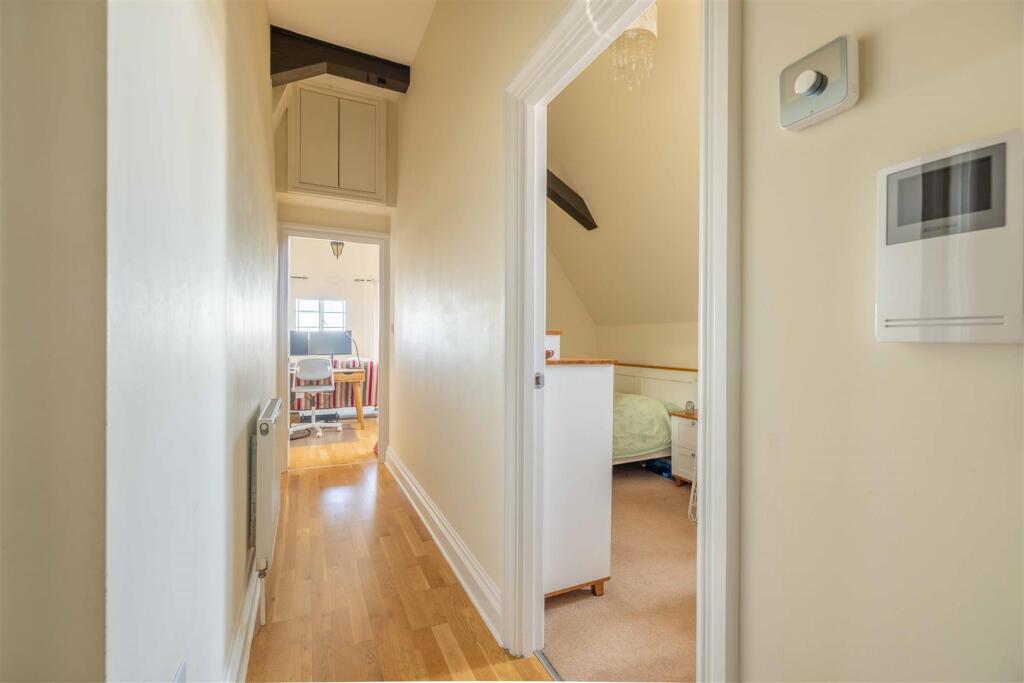 Apartment in Windsor, Clewer Green - More