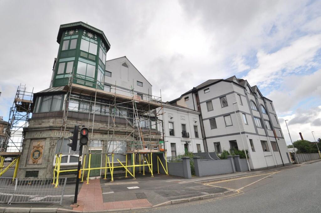 Apartment in Wirral, Liverpool City Region - View 5