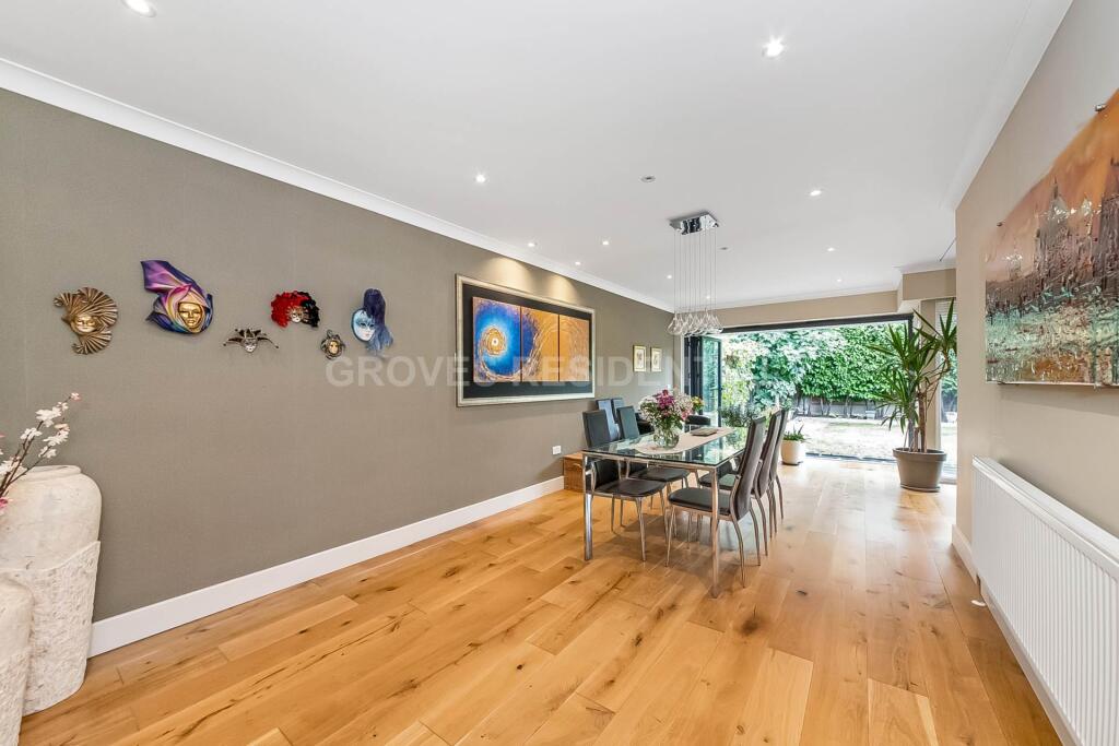 House in London, Royal Borough of Kingston upon Thames - View 4