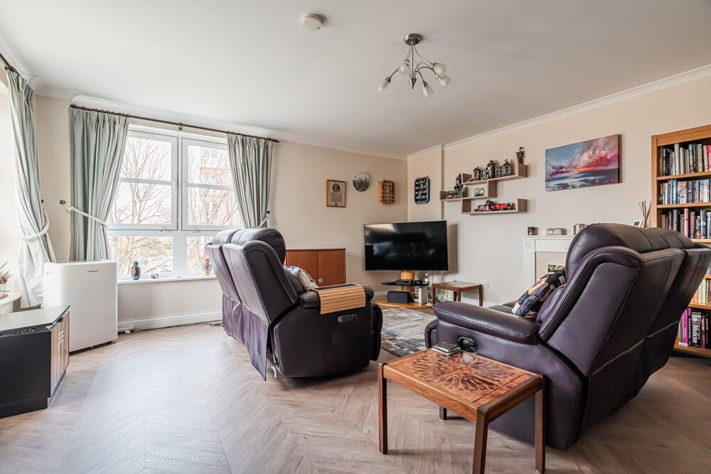 Broughton Road, Edinburgh, EH7 - View 2