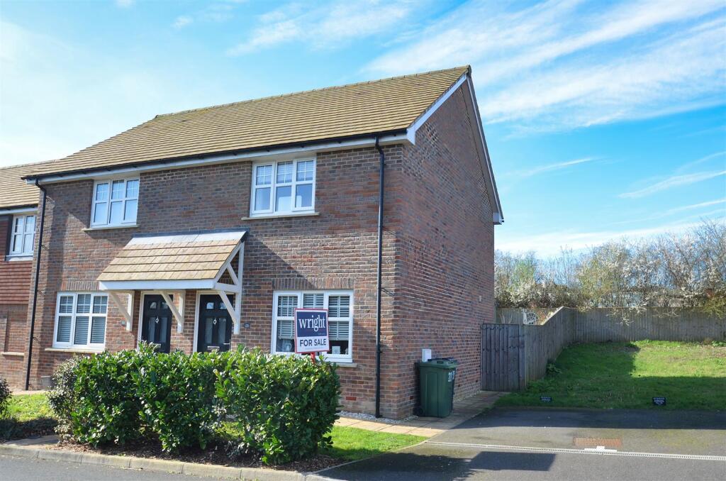 2-bed terraced on West Acre Park - Ryde, £180,000