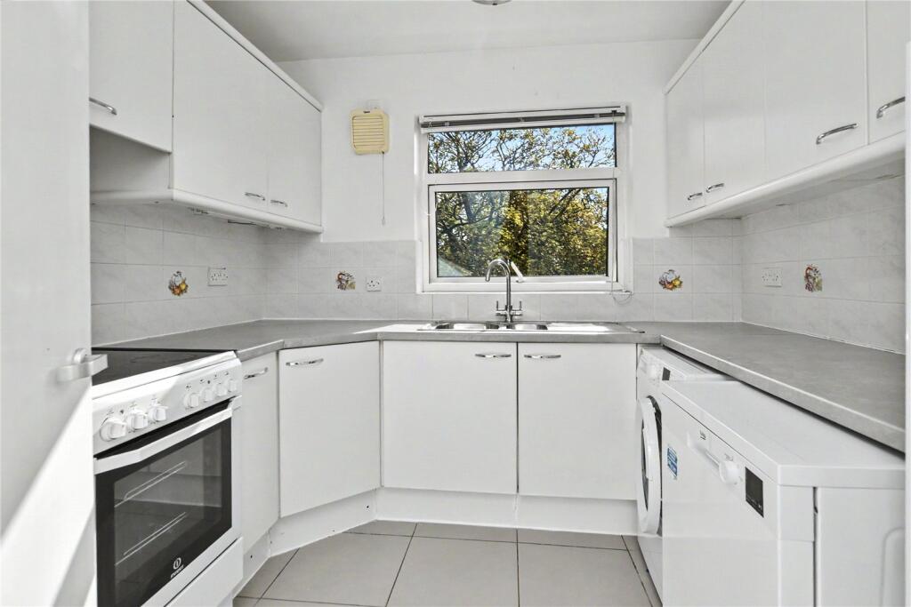 Apartment in Leeds, Park Villas, Roundhay - View 4