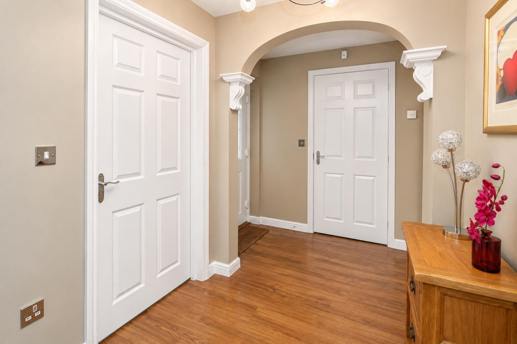 House in Sutton - More