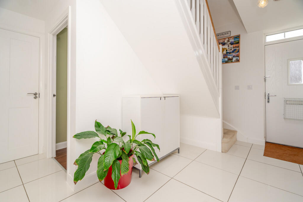 House in Milton Keynes, Broughton Gate, Broughton and Milton Keynes - View 3