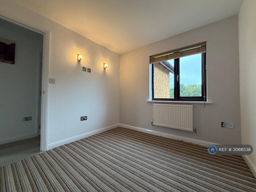Apartment in Milton Keynes - View 4