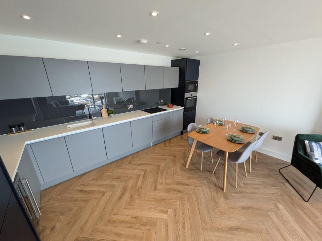 Main image of property: Anaconda cut, 100 Greengate, M3