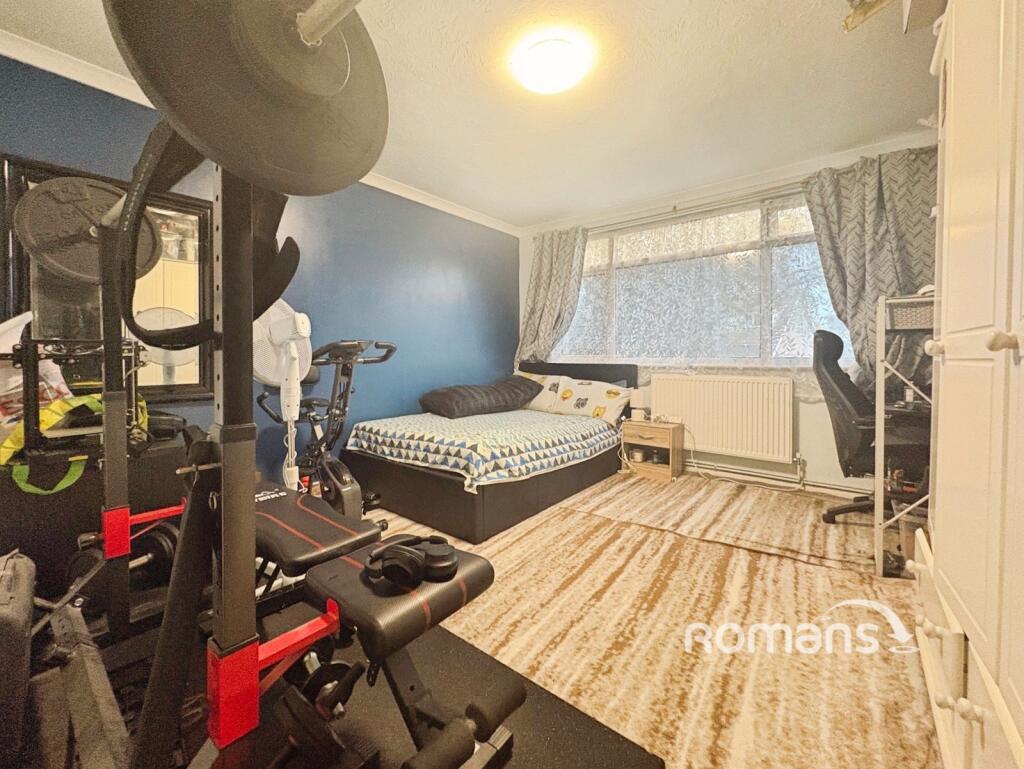 Apartment in Hart, Yateley - View 4