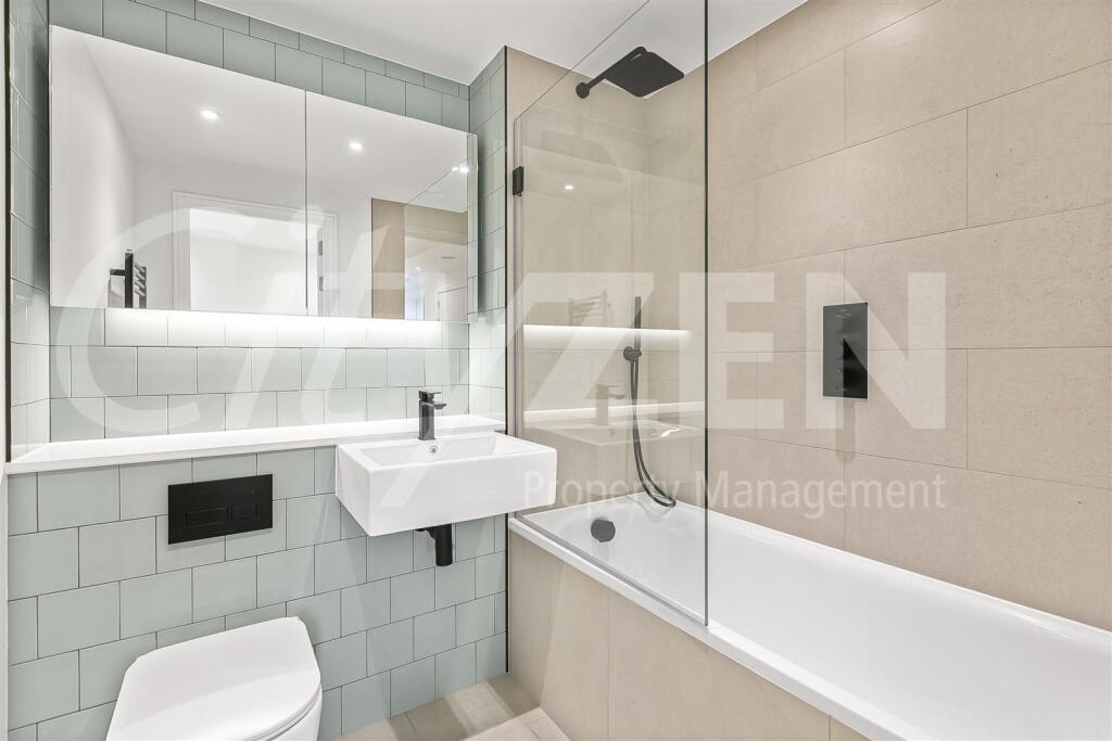 Apartment in Watford, Hertfordshire - View 4