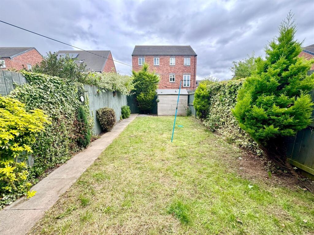 House in Middlesbrough, Grove Hill - View 3