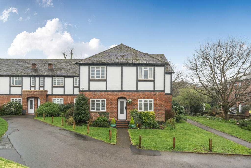 Main image of property: Arlington Lodge, Monument Hill, Weybridge, KT13
