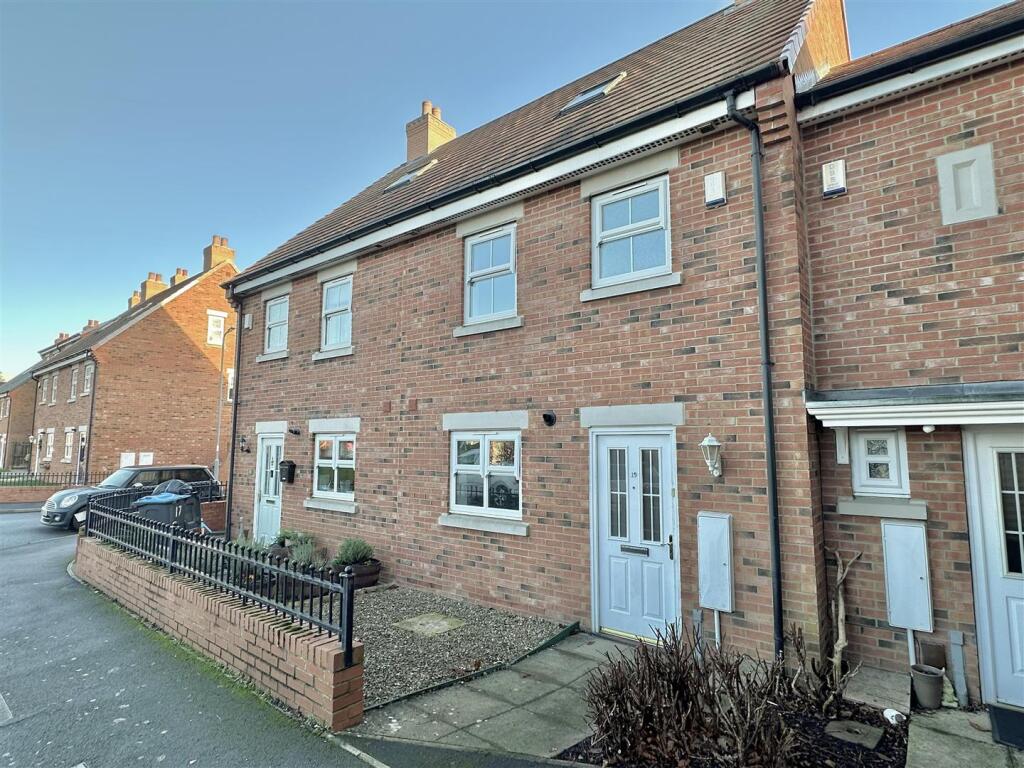 Main image of property: 19 Freemans Way, Thirsk