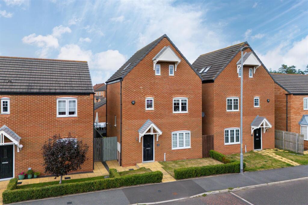 4-bed detached on Caldburne Drive, Collingwood Manor, Morpeth, NE61, £370,000