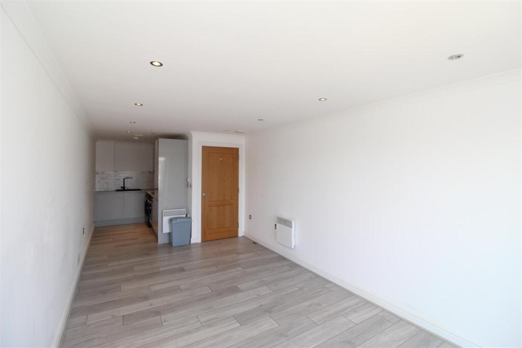 Lakelands Court, Rhydypenau Road, Cyncoed - View 2