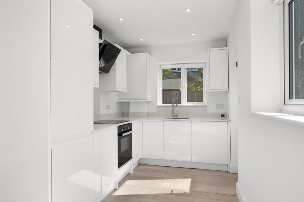 Apartment in London, Merton Park - View 5