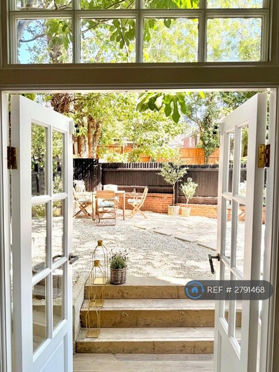 Main image of property: Nether St, London, N3