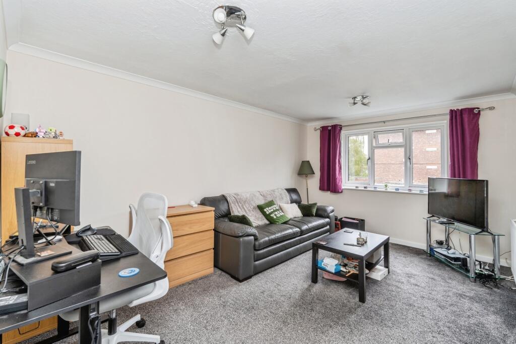 Apartment in Southampton - View 4