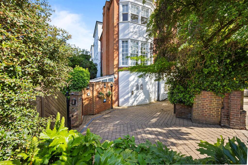 Main image of property: Hampstead Hill Gardens, Hampstead, NW3