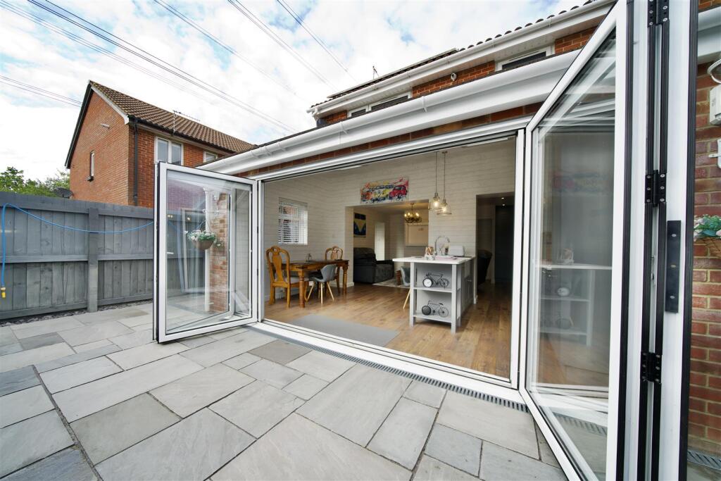 1-bed terraced on The Woodpeckers, Weymouth, £200,000