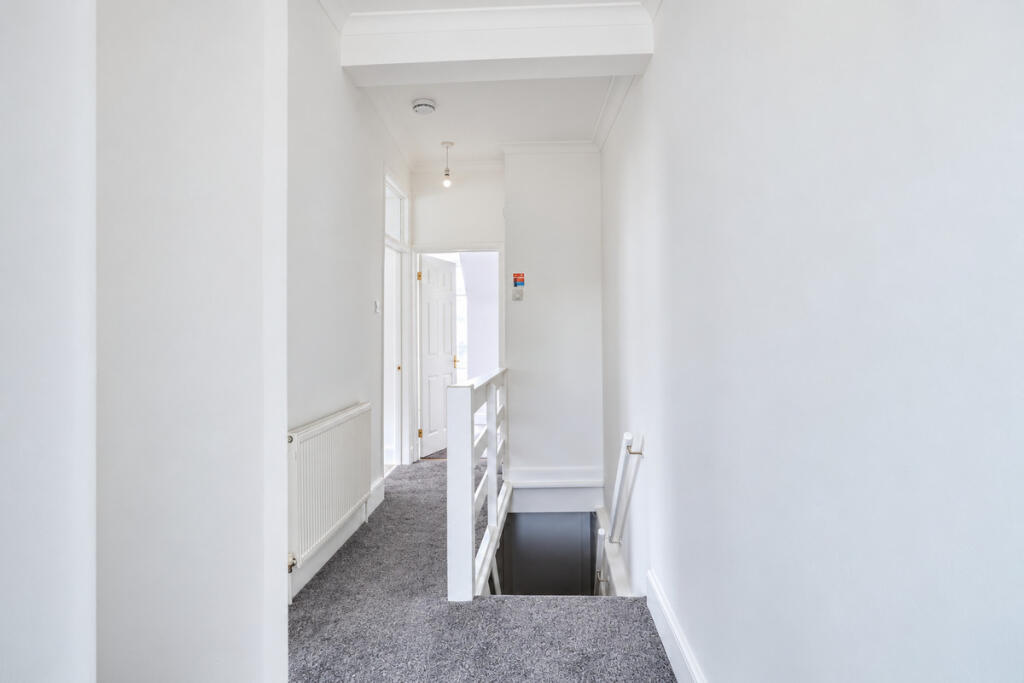 Apartment in Southend-on-Sea - View 3