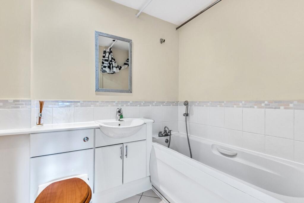 Masons Hill, Bromley - More