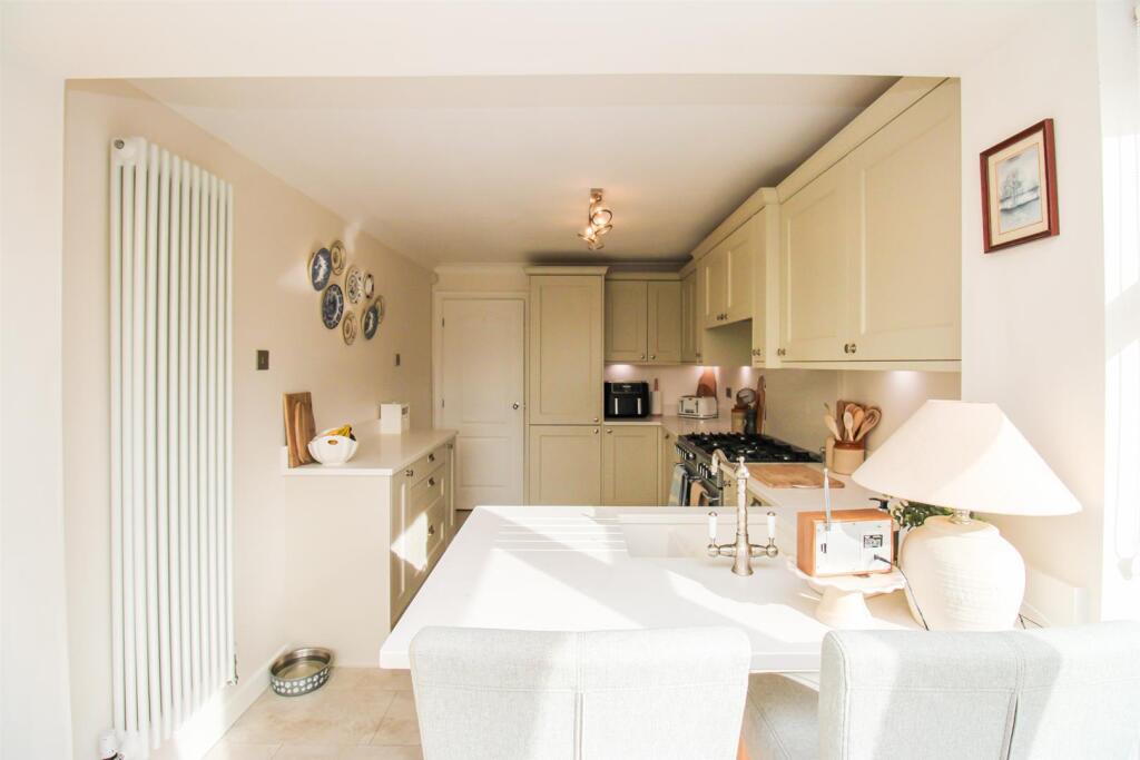 House in Wakefield, Featherstone - View 4