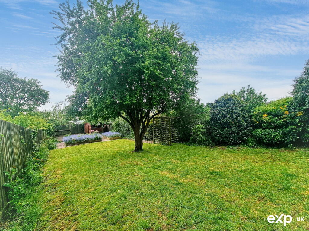 3-bed semi-detached on Newhayes, Ipplepen, Newton Abbot, TQ12 5SD, £350,000