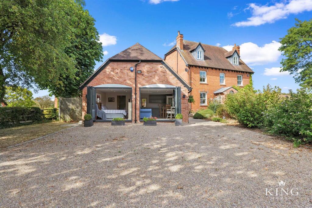 House in Worcester - More