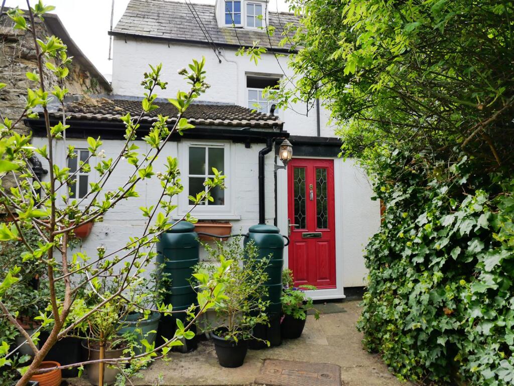 Main image of property: Kingsbury Street, Calne