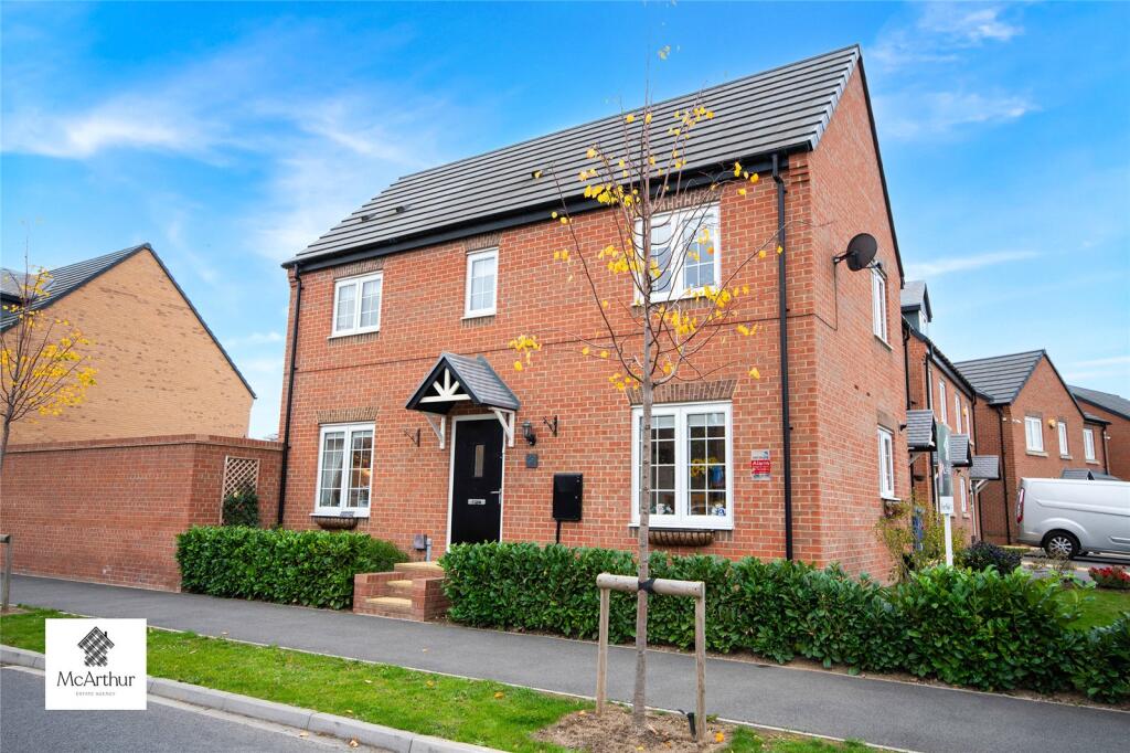 3-bed semi-detached on Cutter Lane, New Rossington, Doncaster, South Yorkshire, DN11, £210,000
