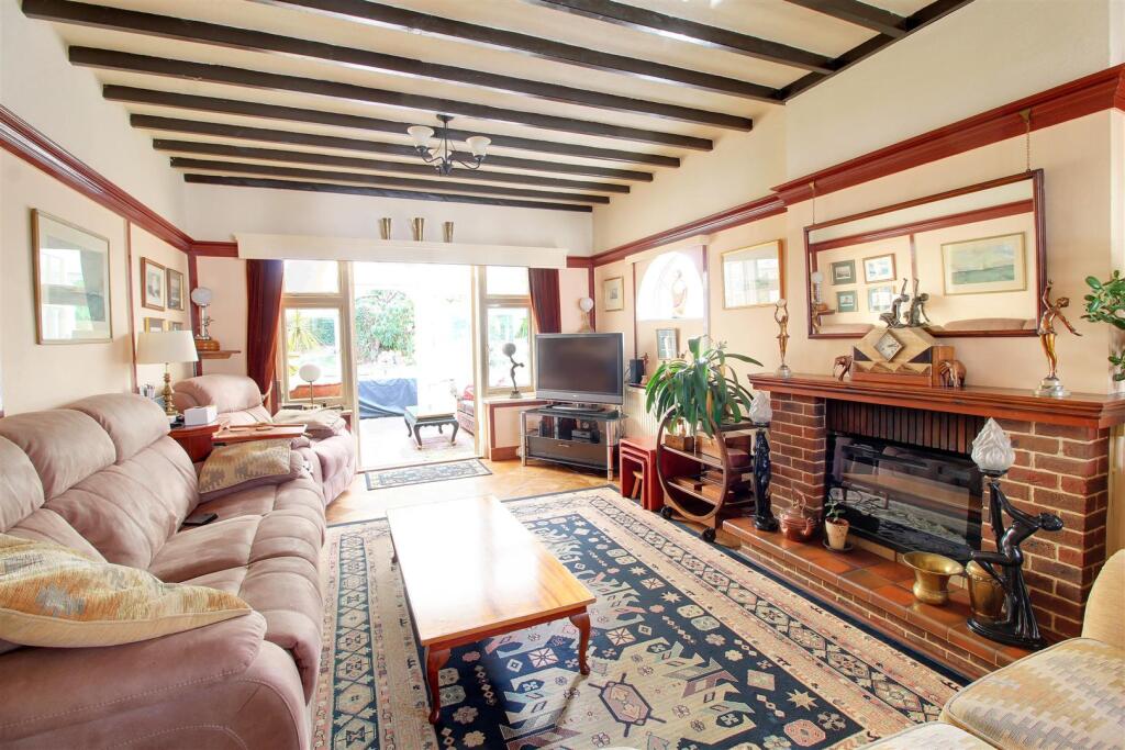House in Potters Bar, The Royds - View 2