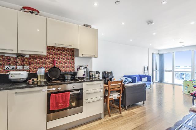 Apartment in Slough - View 4