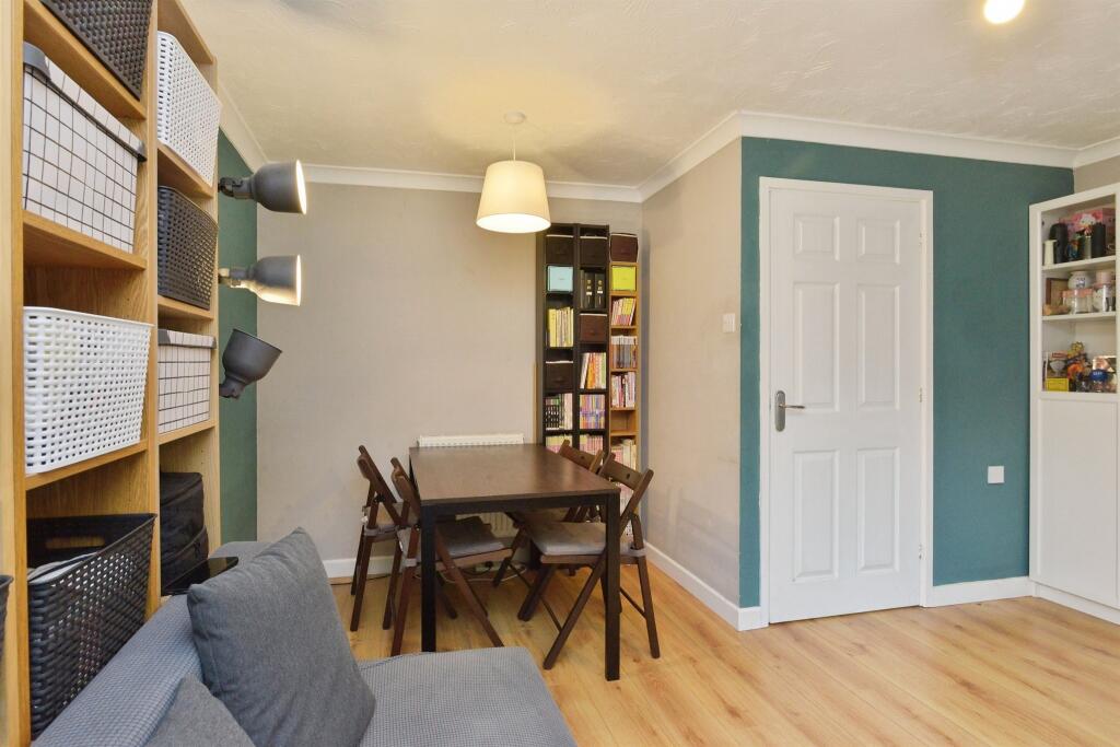 Cropton Rise, Emerson Valley, Milton Keynes photo 4