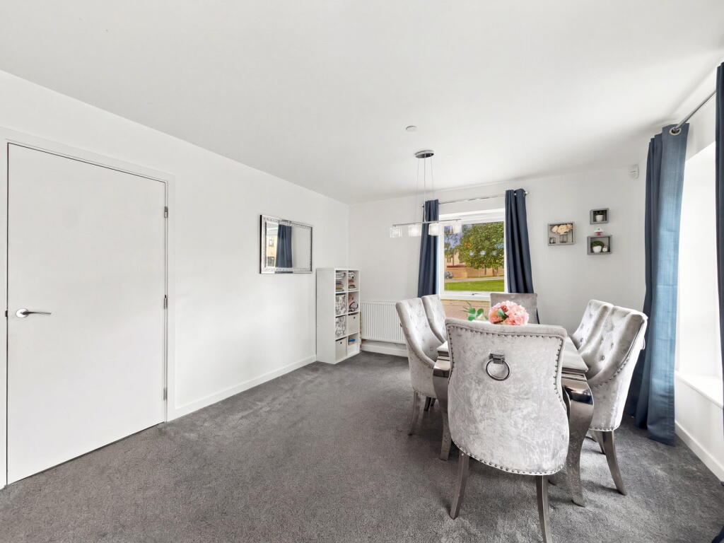 House in Cardiff, Trowbridge - View 4