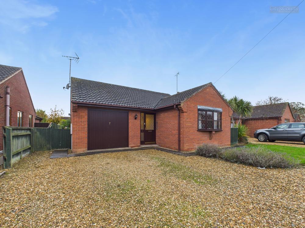 3-bed bungalow on Sutton Gate, Sutton St. James, Spalding, £275,000