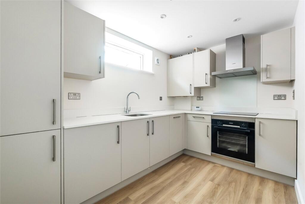 Apartment in Woking, Mount Hermon, Westfield - View 4