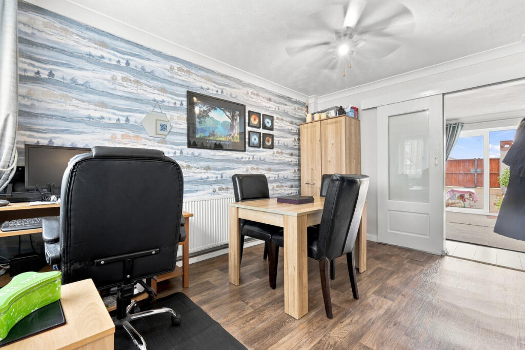 House in Southend-on-Sea - More