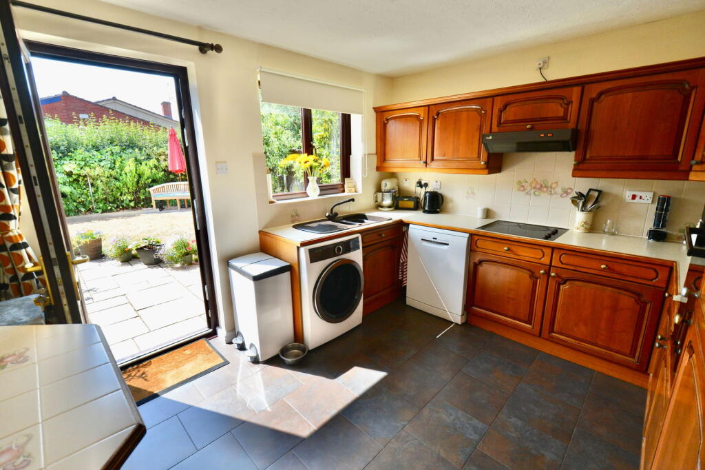 Cherry Close, Offenham, WR11 8SQ photo 4