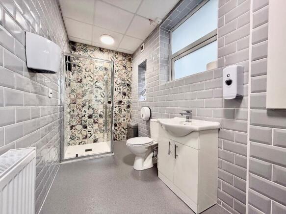 Toilet / Shower Room