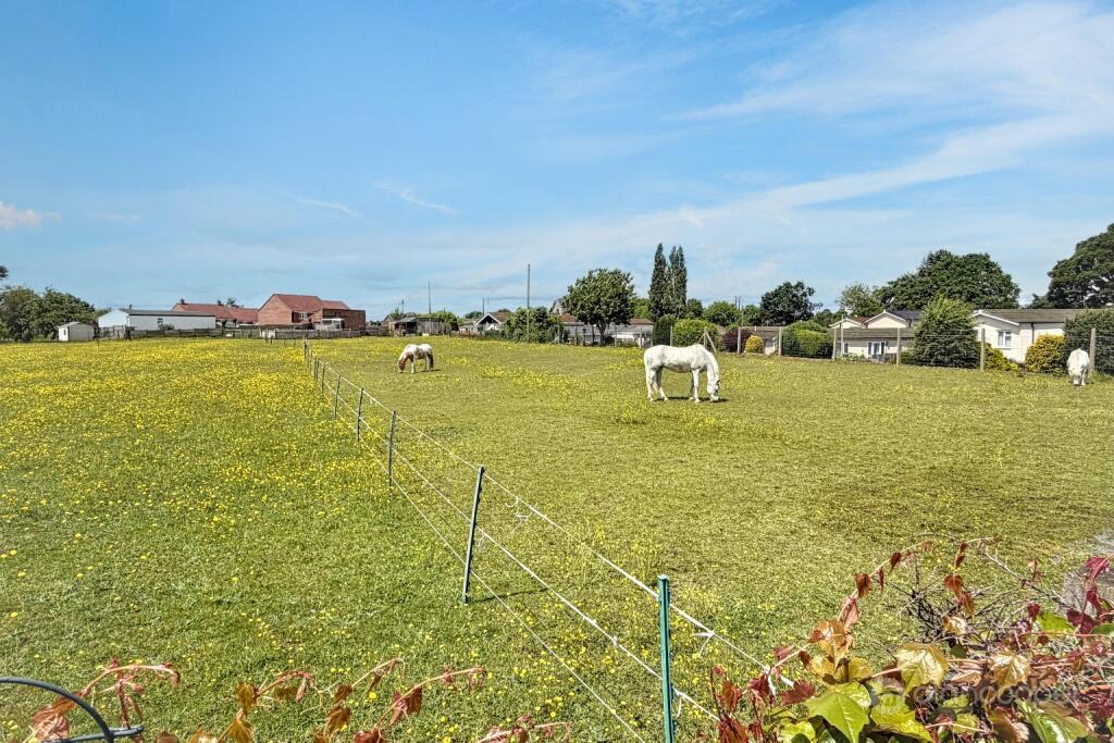 Mill Farm Park, Bulkington, CV12 9SF photo 2