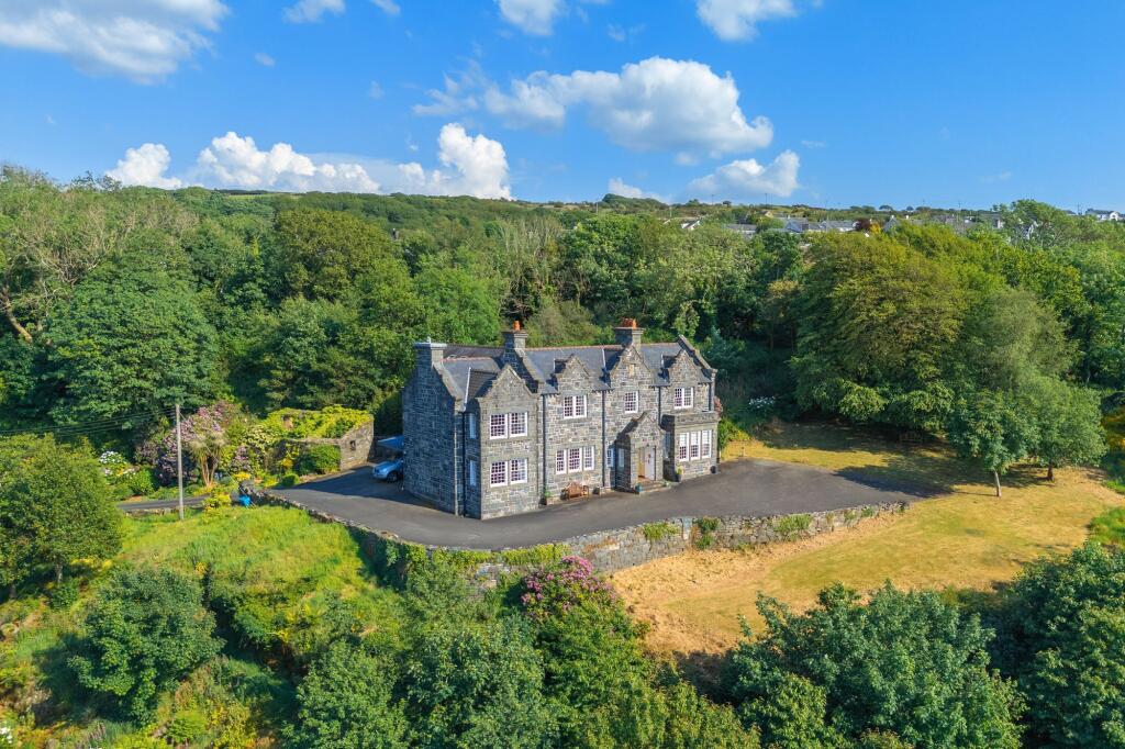 Main image of property: Ffordd Isaf, Harlech, LL46