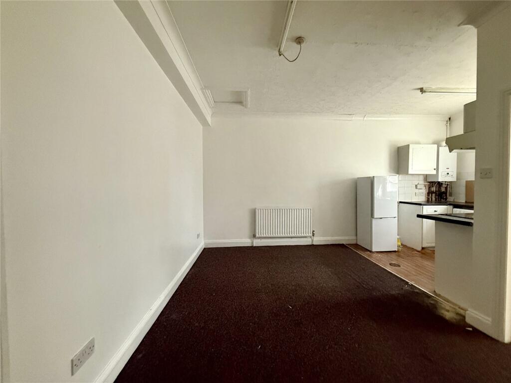 Whiteleys Parade, Uxbridge Road, Hillingdon photo 3