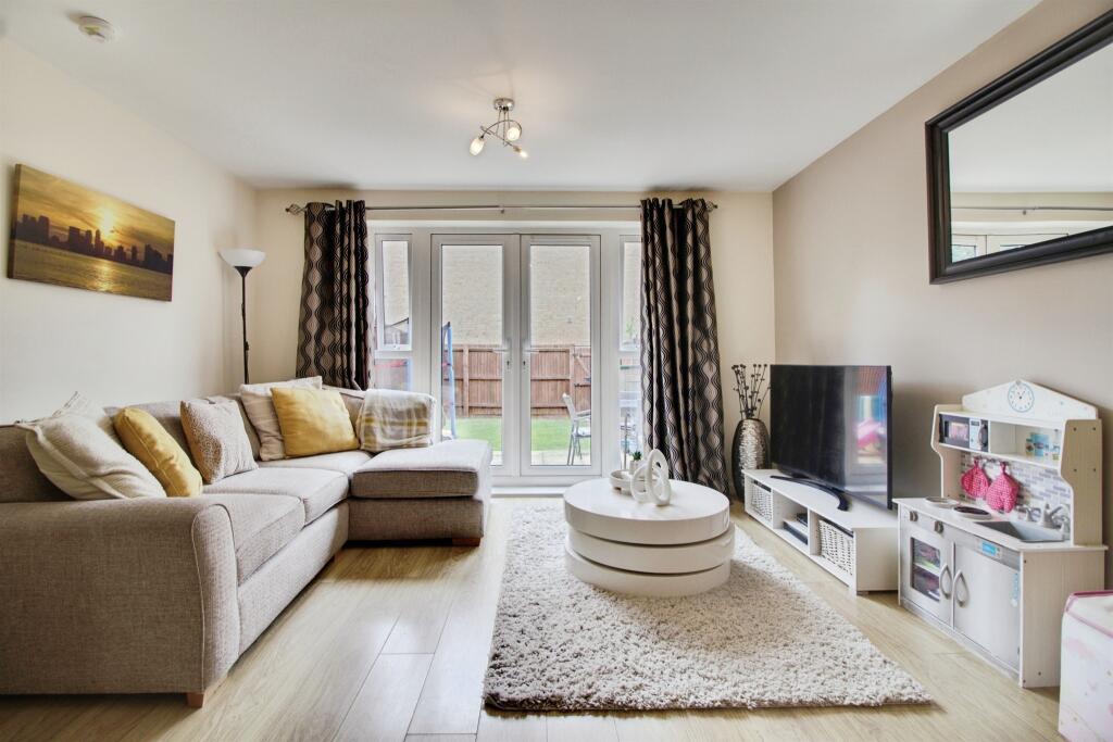 Peregrine Way, Hatfield - View 2
