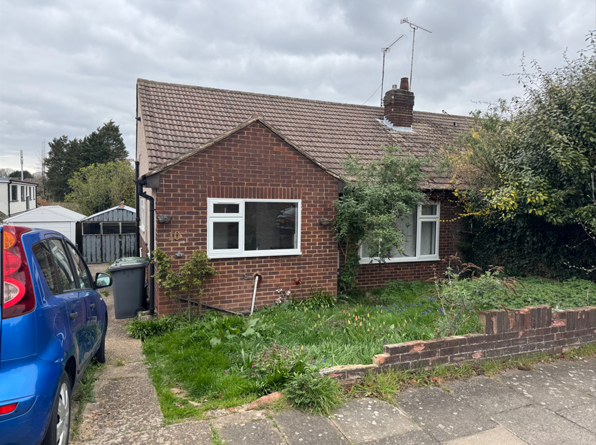 Main image of property: The Crest, Luton, Bedfordshire, LU3
