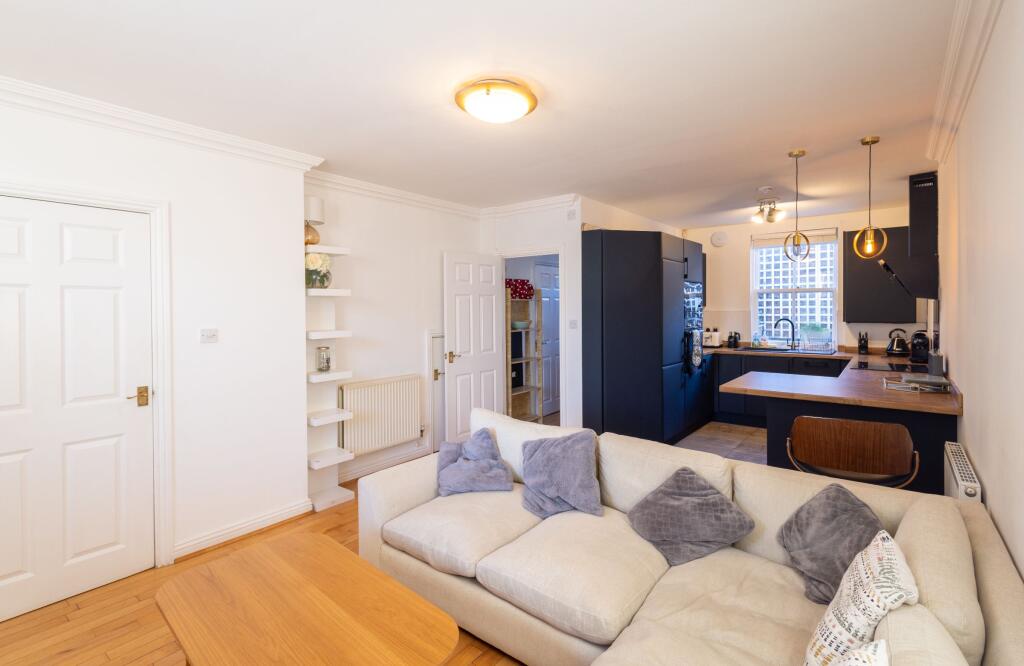 House in Leeds, Little Woodhouse, Hyde Park - View 2